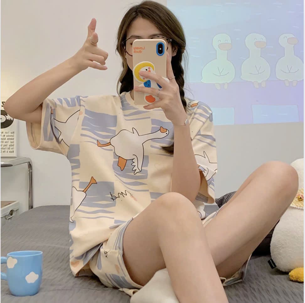 Bộ quần áo ngủ con vịt 1 sự lựa chọn hoàn hảo cho ngày hè Bộ quần áo ngủ con vịt cọc tay
